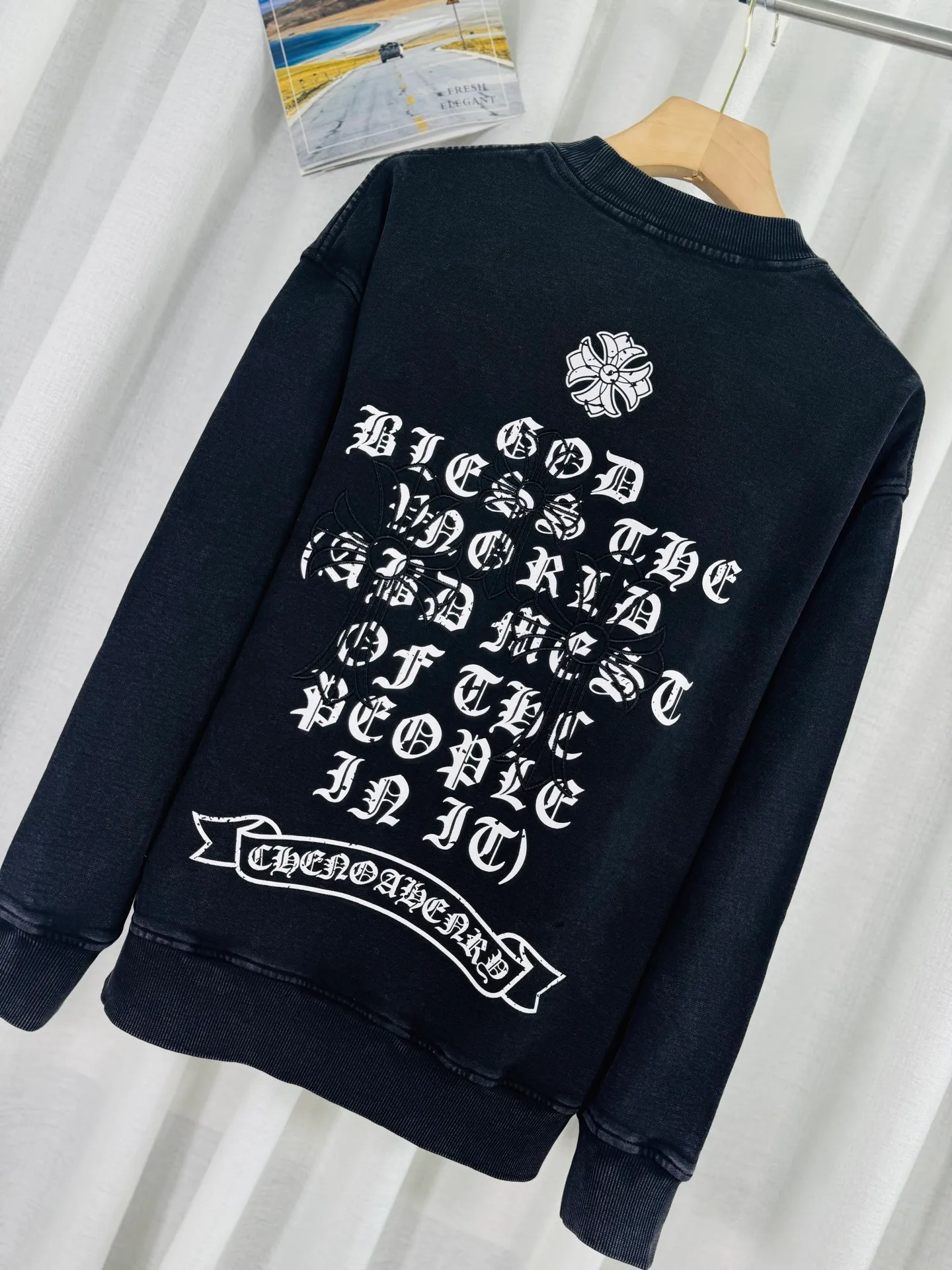 P270 top version, real shot without P, ​​different from market currency) 𝗖𝗵𝗿𝗼𝗺𝗲 𝗛𝗲𝗮𝗿𝘁𝘀/Cro Heart 2025 washed patch embroidery autumn and winter new original single counter American laser burnt 3D three-dimensional color embroidered couple casual sweatshirt 👑The highest version! Customized fabric 430g tripe terry fabric! American acid-washed and distressed original fabric, laser burnt pattern, exquisite embroidery of letters! The best-selling model in the counter, very comfortable to wear. Accessories: original molded and authenticated collar label➕100% silk wash label. Genuine purchase-grade original hangtag➕matching hanging rope➕3D hanging beads➕original packaging bag. Craftsmanship: The original version has consistent wiring! The highest version of the armhole matching technique! Color: Gray Black Size: S M L XL Style No.: 9336